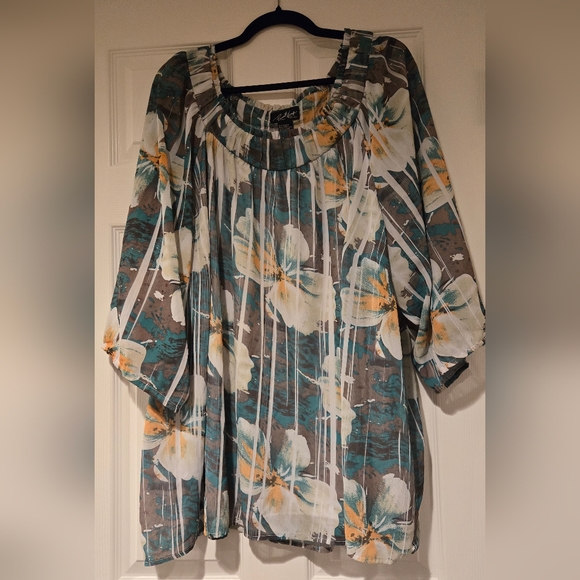 🌸Women's 3/4 Sleeve Floral Top - Picture 2 of 5